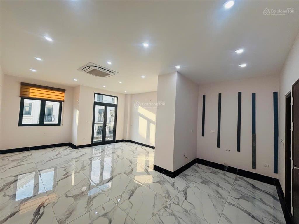 Cho thuê sh mặt đường phù hợp làm văn phòng, trường học, trụ sở công ty. hỗ trợ miễn phí