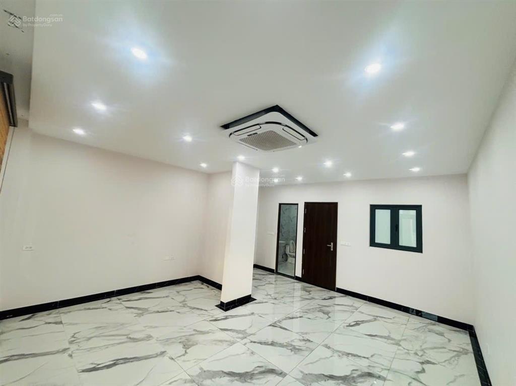 Cho thuê sh mặt đường phù hợp làm văn phòng, trường học, trụ sở công ty. hỗ trợ miễn phí