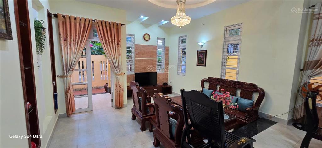 Định cư nước ngoài cần tiền bán nhanh căn biệt thự 3 tầng xây kiên cố khu phương nam bãi sau vt