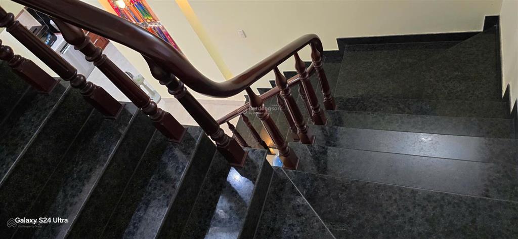 Định cư nước ngoài cần tiền bán nhanh căn biệt thự 3 tầng xây kiên cố khu phương nam bãi sau vt