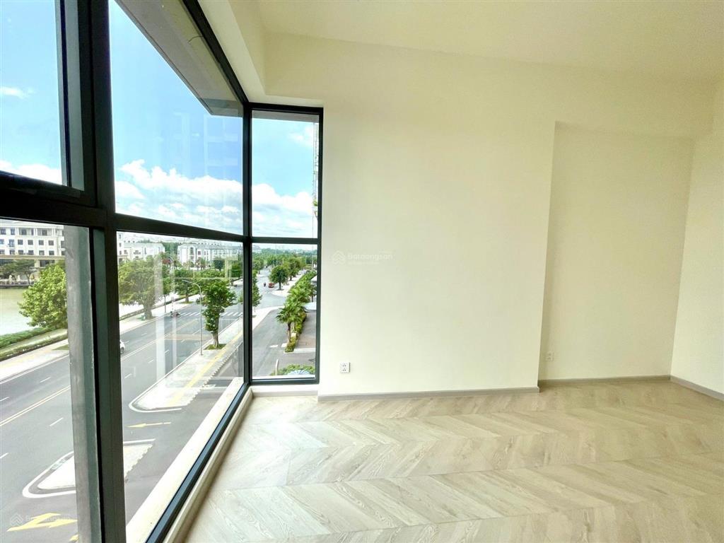3pn đông nam  bán 6,350 tỷ, đối diện vinschool, hồ điều hòa giá tốt lumiere boulevard quận 9