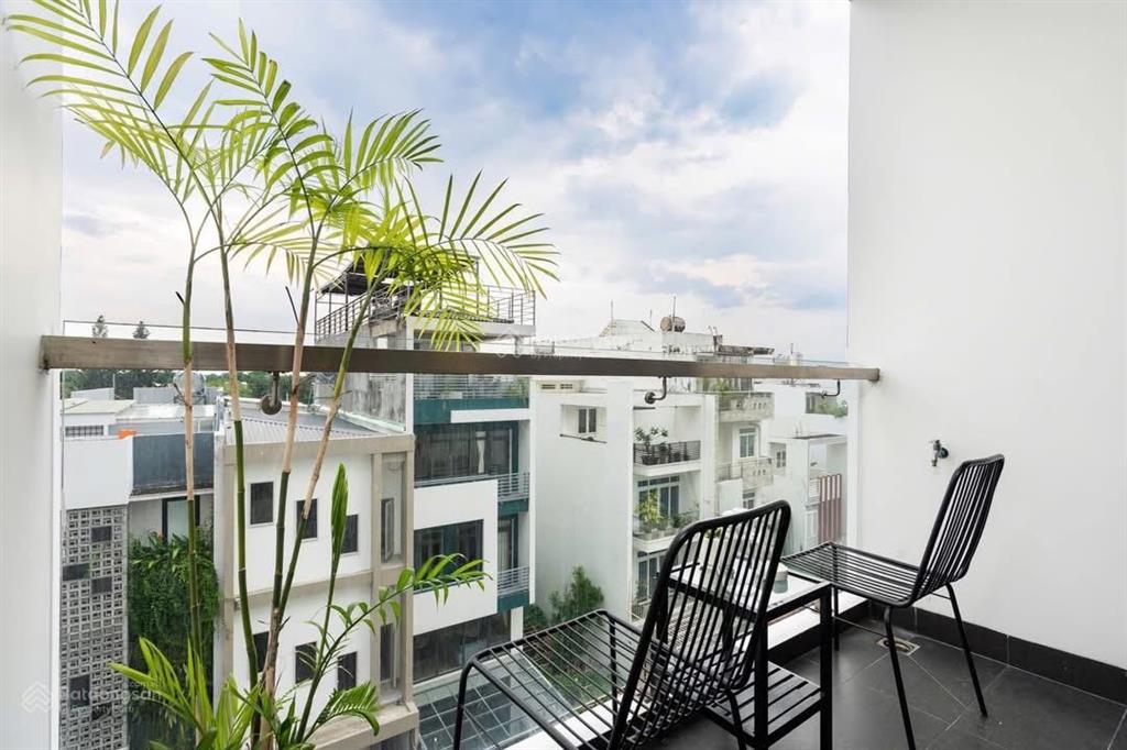 Căn hộ 1 phòng ngủ, full nội thất, ban công lớn trần hưng đạo quận 5 gần cầu nguyễn văn cừ