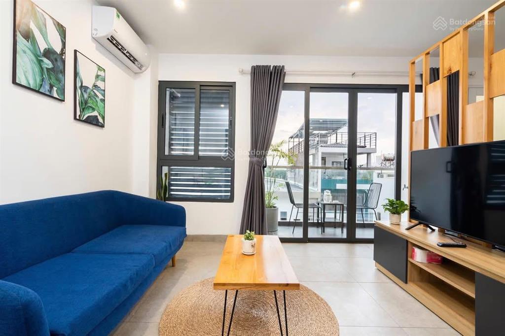 Căn hộ 1 phòng ngủ, full nội thất, ban công lớn trần hưng đạo quận 5 gần cầu nguyễn văn cừ