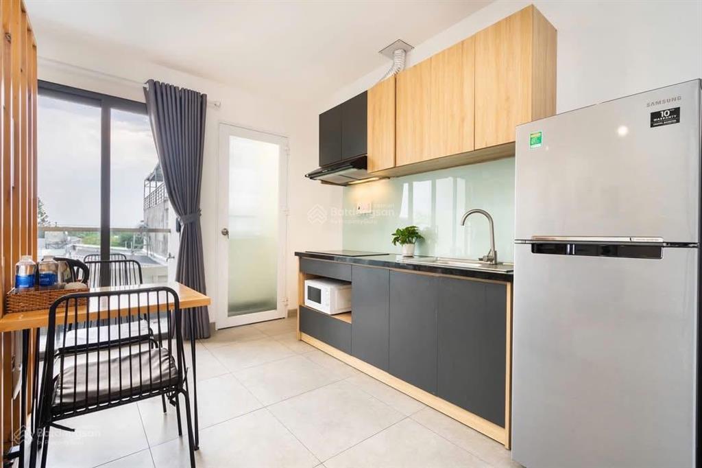 Căn hộ 1 phòng ngủ, full nội thất, ban công lớn trần hưng đạo quận 5 gần cầu nguyễn văn cừ