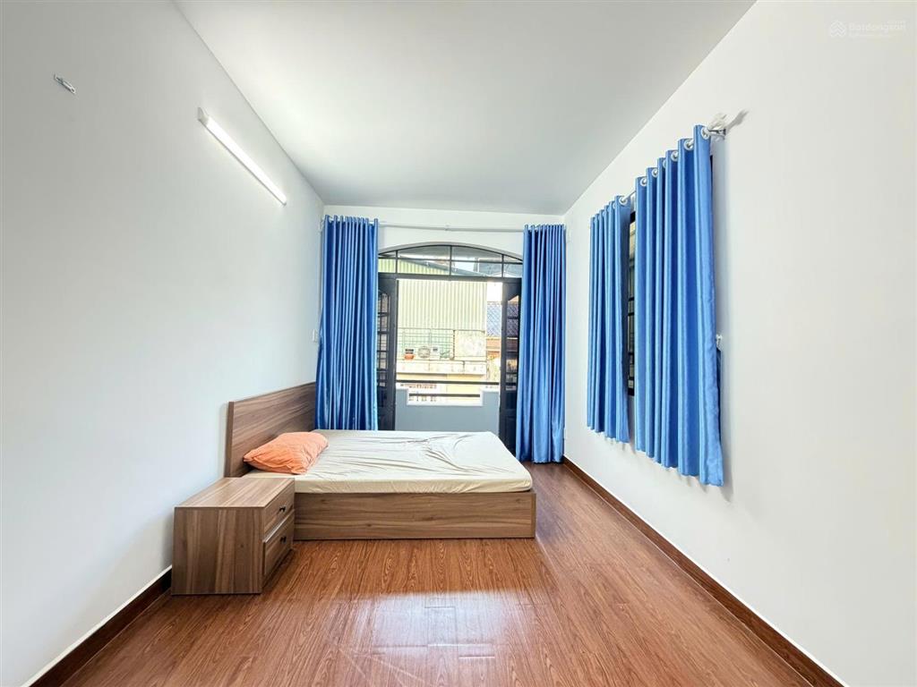 Nhà mới 63m2  3 tầng  có sân để xe  gần chợ bà chiểu  lê quang định  vài bước ra mặt tiền
