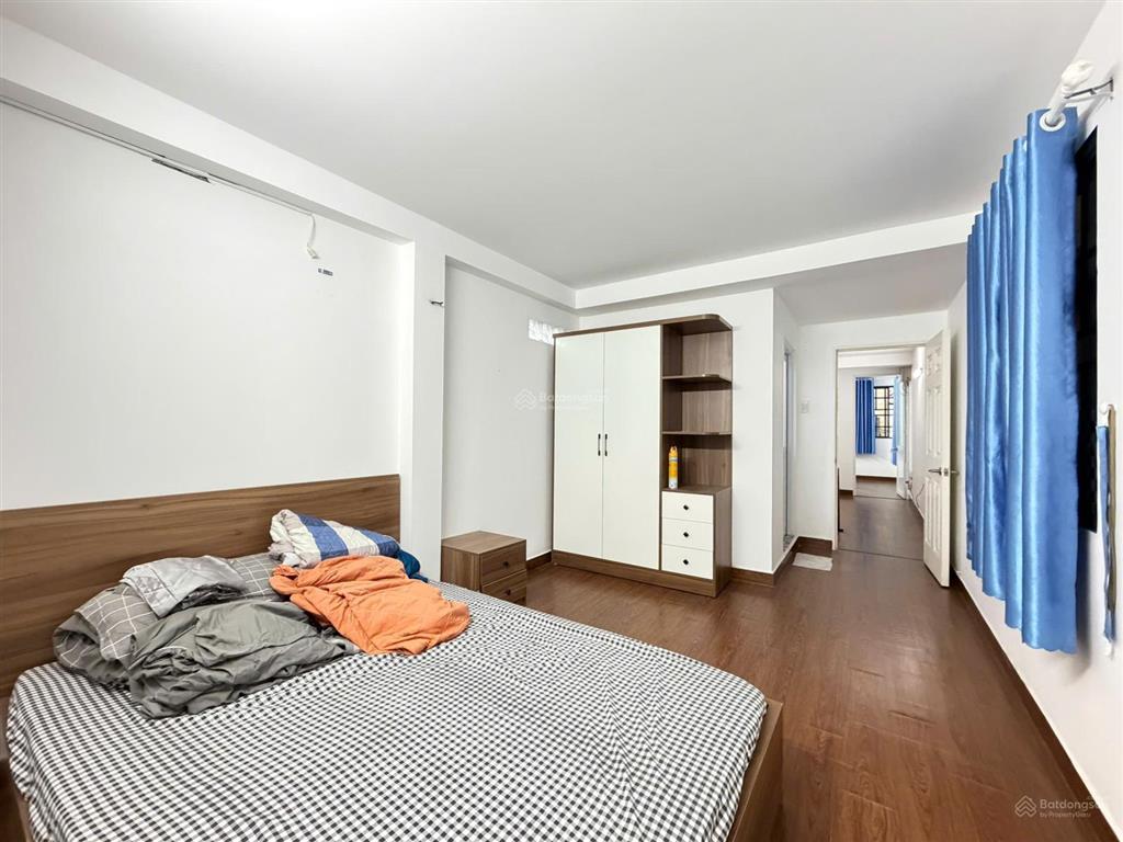 Nhà mới 63m2  3 tầng  có sân để xe  gần chợ bà chiểu  lê quang định  vài bước ra mặt tiền