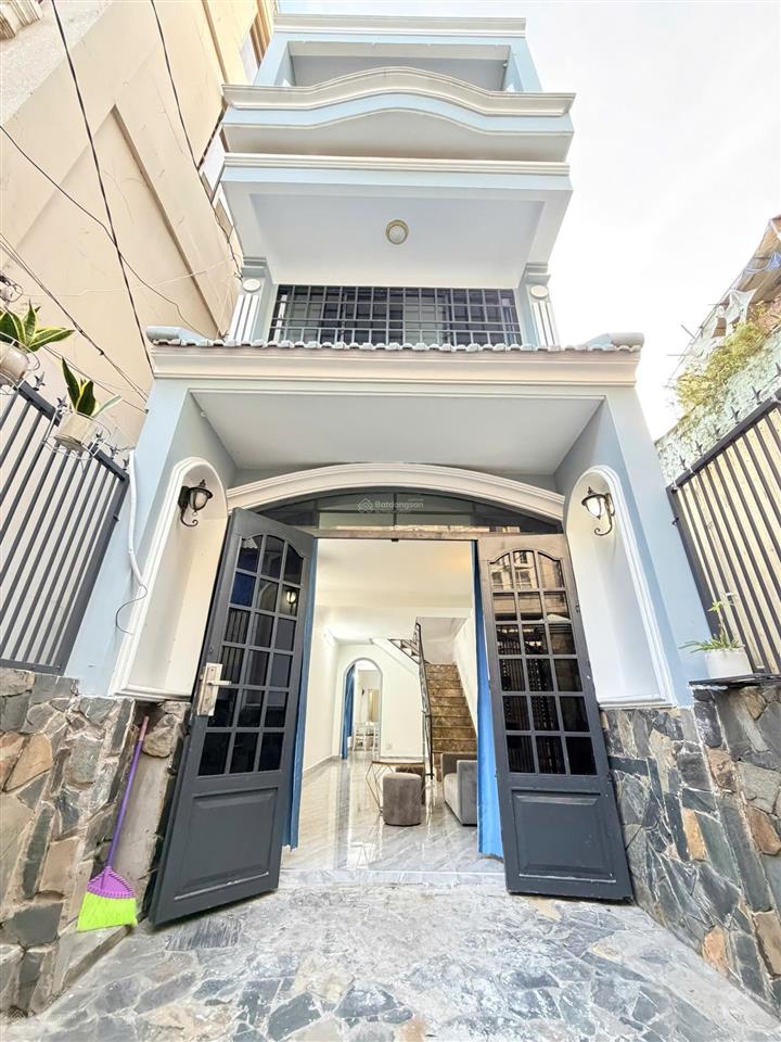Nhà mới 63m2  3 tầng  có sân để xe  gần chợ bà chiểu  lê quang định  vài bước ra mặt tiền