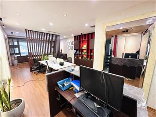 Cho thuê văn phòng 70m2 sàn gỗ, view thoáng, tại 28 nguyên hồng, trung tâm đống đa, vào được luôn