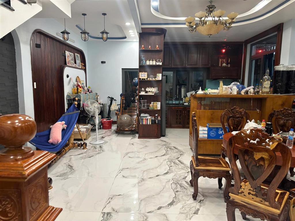 Biệt thự đẹp khu tên lửa mt đường 11a. dt 8x21m, 2 tấm, 23.8 tỷ. đối diện trường học, gần công viên
