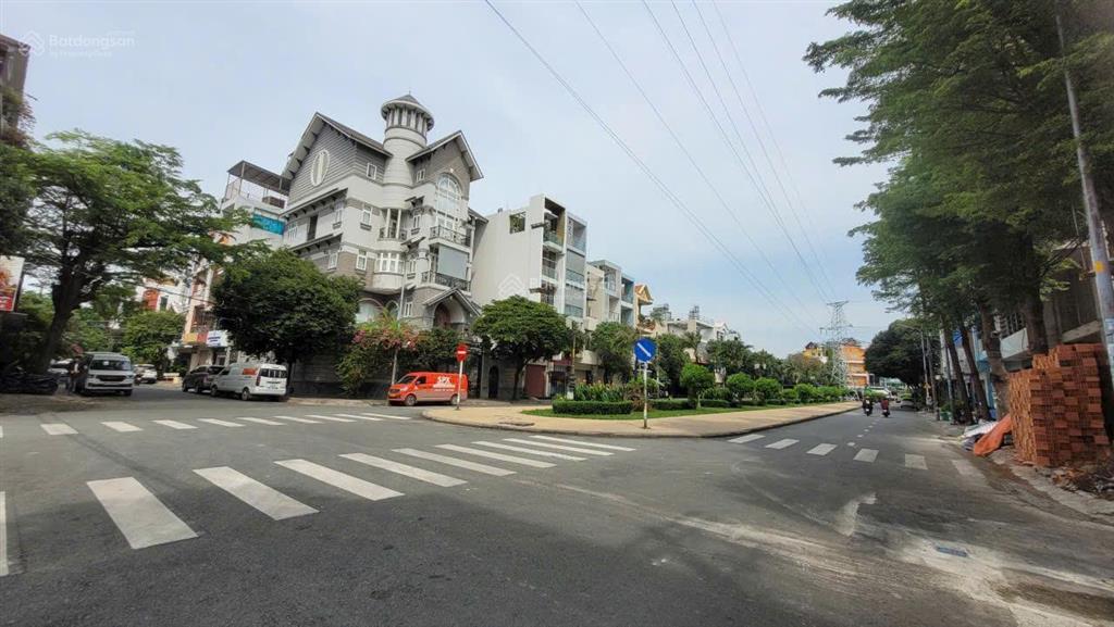 Hẻm 6m thông tân sơn nhì. khu dân trí gần công viên. 5.2mx22.5m| 117.5m2. nhà 2 lầu st  15.6 tỷ tl