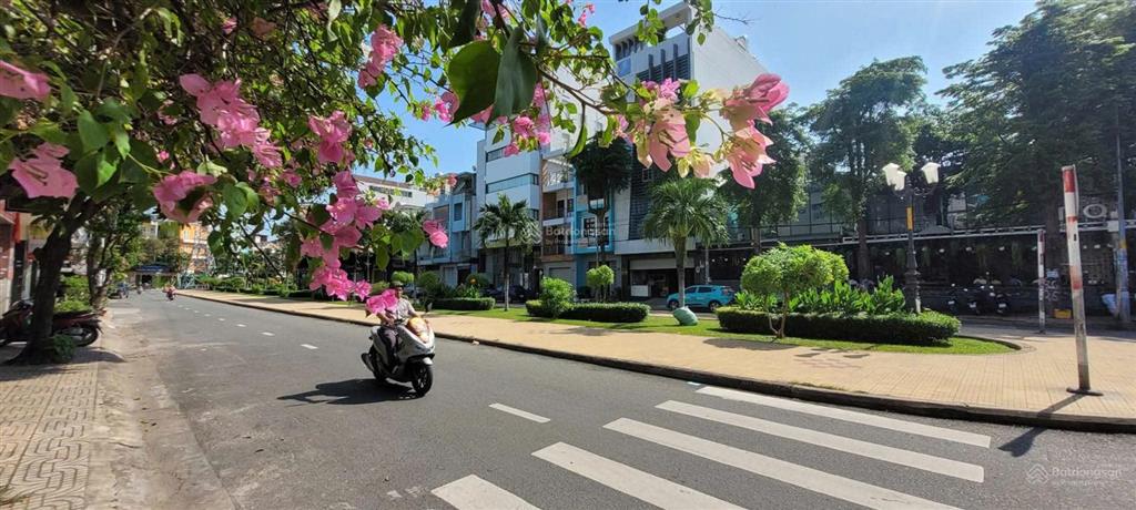 Hẻm 6m thông tân sơn nhì. khu dân trí gần công viên. 5.2mx22.5m| 117.5m2. nhà 2 lầu st  15.6 tỷ tl