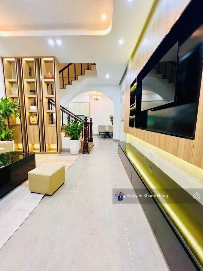 Bán nhà riêng phố nguyễn khang, lô góc dt 40m2 x 5 tầng, 20m ra phố, kinh doanh và ở, giá 12,9 tỷ