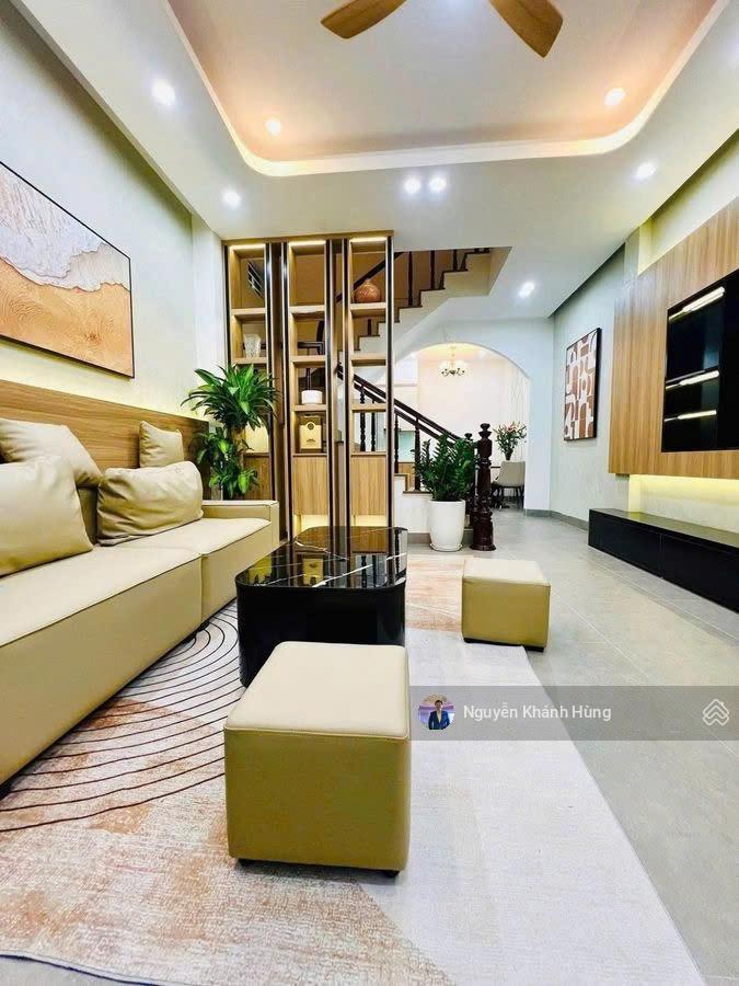 Bán nhà riêng phố nguyễn khang, lô góc dt 40m2 x 5 tầng, 20m ra phố, kinh doanh và ở, giá 12,9 tỷ