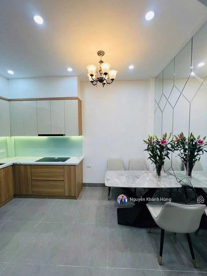 Bán nhà riêng phố nguyễn khang, lô góc dt 40m2 x 5 tầng, 20m ra phố, kinh doanh và ở, giá 12,9 tỷ