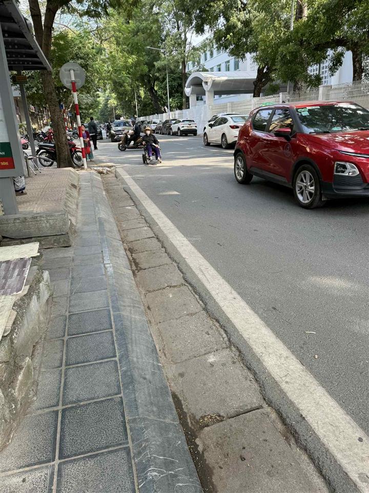 Cần bán nhà liền kề phố minh khai  hbt 60m2 9 tầng ô tô  thang máy kinh doanh cho thuê rất tốt