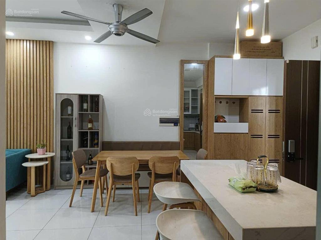 Kẹt tiền cần bán gấp chung cư screc tower 76m2 2pn2wc 2ty350 triệu