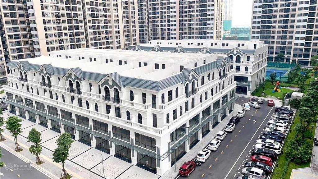 Căn góc víp nhất dự án vinhomes smart city 184m2  600m2 sàn  30m mặt tiền (cho thuê 170tr/ tháng)