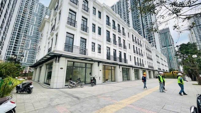 Căn góc víp nhất dự án vinhomes smart city 184m2  600m2 sàn  30m mặt tiền (cho thuê 170tr/ tháng)