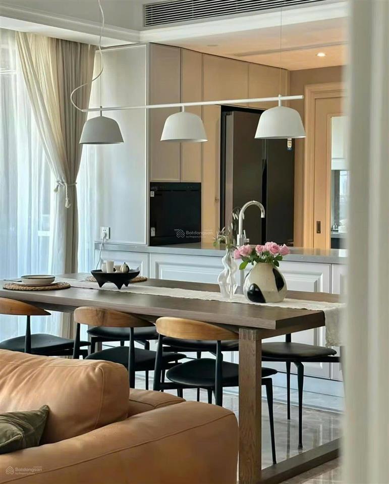 Bán căn góc chung cư vincom center bà triệu, 135m2, 2pn, 2wc giá tốt nhất thị trường.  0942 033 ***