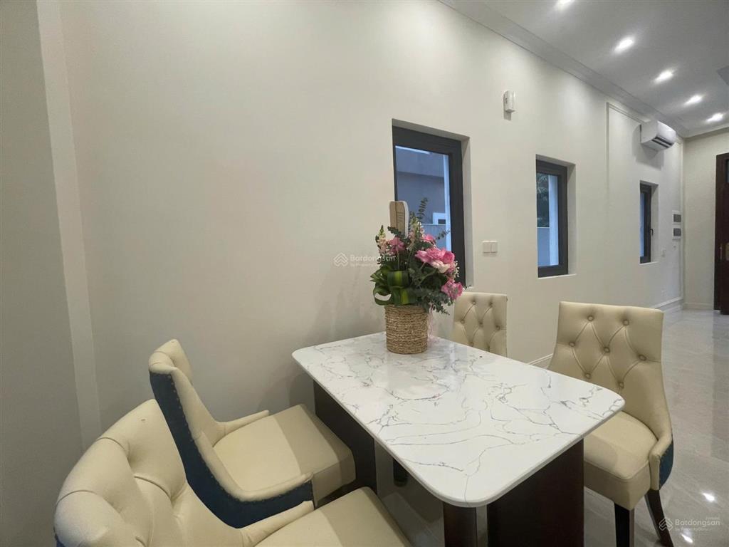 Vin3 tôi cho thuê căn lk 78m2, 10tr/tháng, đầy đủ nội thất, bếp, sofa, bàn ăn, giường, điều hoà