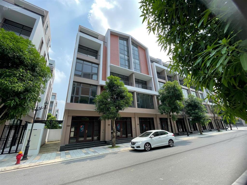 Vin 3 em có căn xẻ khe dt 91 m2, đẹp, giá chỉ 11,x tỷ cần bán. giá rẻ nhất thị trường.