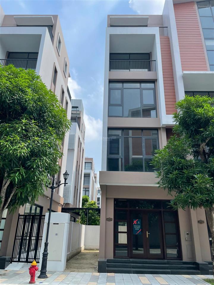 Vin 3 em có căn xẻ khe dt 91 m2, đẹp, giá chỉ 11,x tỷ cần bán. giá rẻ nhất thị trường.