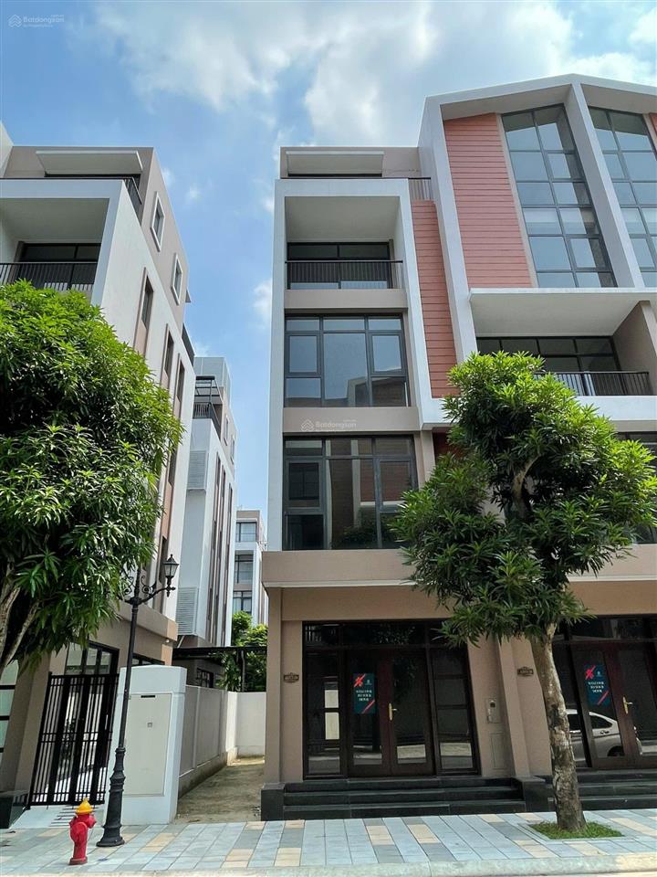 Vin 3 em có căn xẻ khe dt 91 m2, đẹp, giá chỉ 11,x tỷ cần bán. giá rẻ nhất thị trường.
