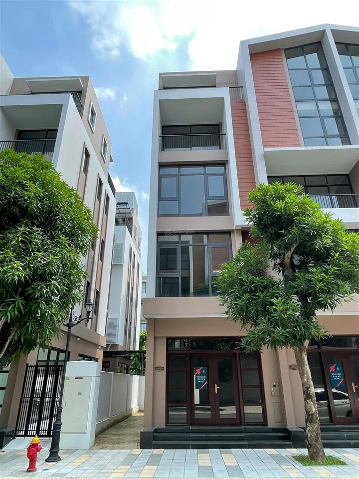 Vin 3 em có căn xẻ khe dt 91 m2, đẹp, giá chỉ 11,x tỷ cần bán. giá rẻ nhất thị trường.