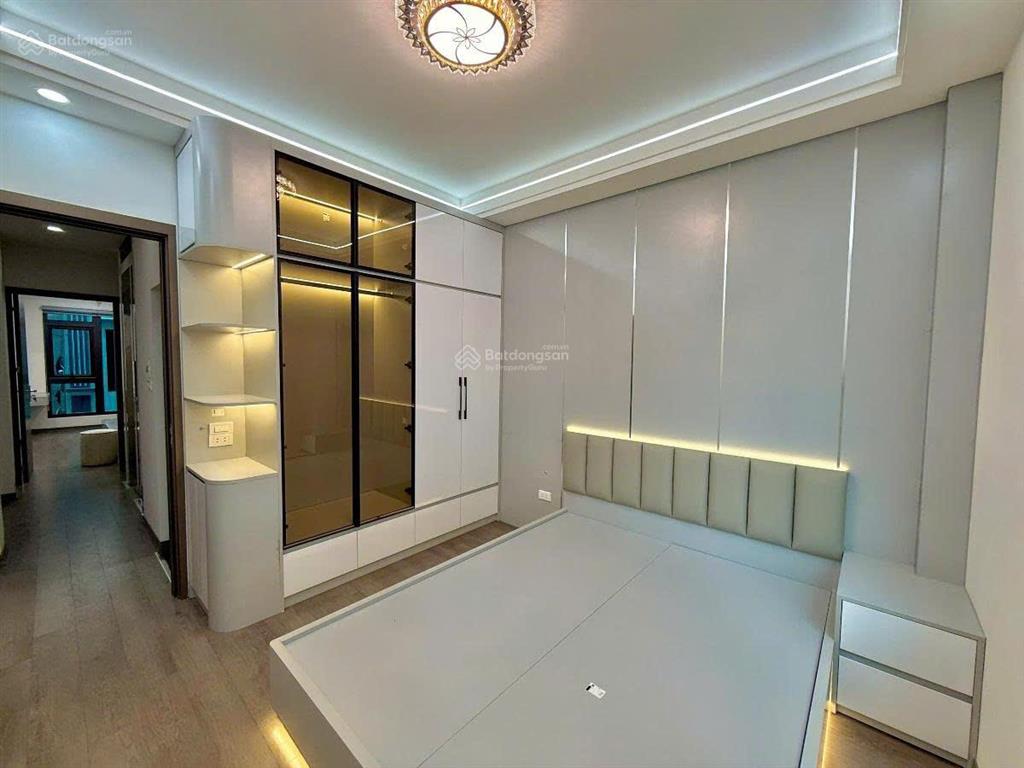 Phân lô oto tránh đỗ. thang máy. chỉ hơn 15 tỷ. chùa láng đống đa. dt 38m2x5t đẹp. 2 mặt trc sau.