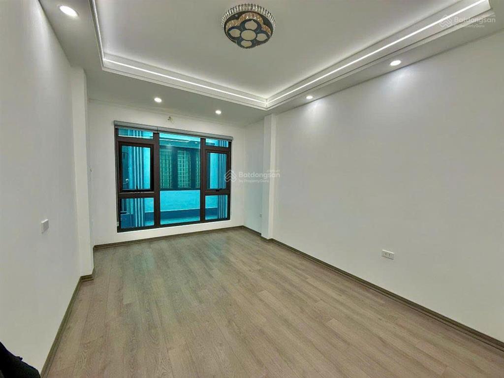 Phân lô oto tránh đỗ. thang máy. chỉ hơn 15 tỷ. chùa láng đống đa. dt 38m2x5t đẹp. 2 mặt trc sau.