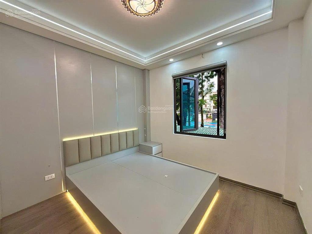 Phân lô oto tránh đỗ. thang máy. chỉ hơn 15 tỷ. chùa láng đống đa. dt 38m2x5t đẹp. 2 mặt trc sau.