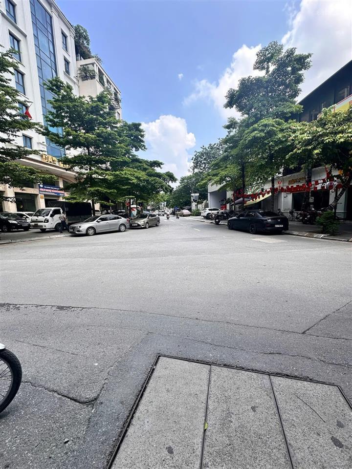 Mặt phố đốc ngữ ba đình 110m2 6 nổi 1 hầm gara oto 5m mt thông sàn thang máy vỉa hè kinh doanh