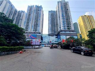 Ôtô tránh gra ôtô trung tâm sầm uất, phố kinh doanh. đê la thành chủ đang muốn định cư cùng con bê