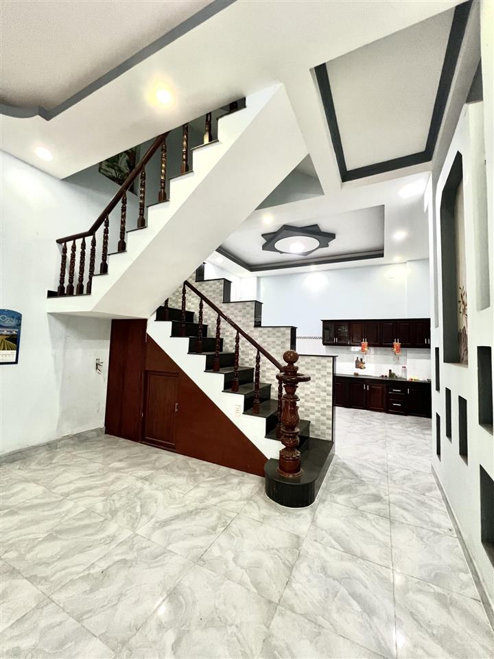 Nhà 3 tầng 3pn ngay chung cư ricca 90m2 xe hơi ngủ trong nhà bán gấp