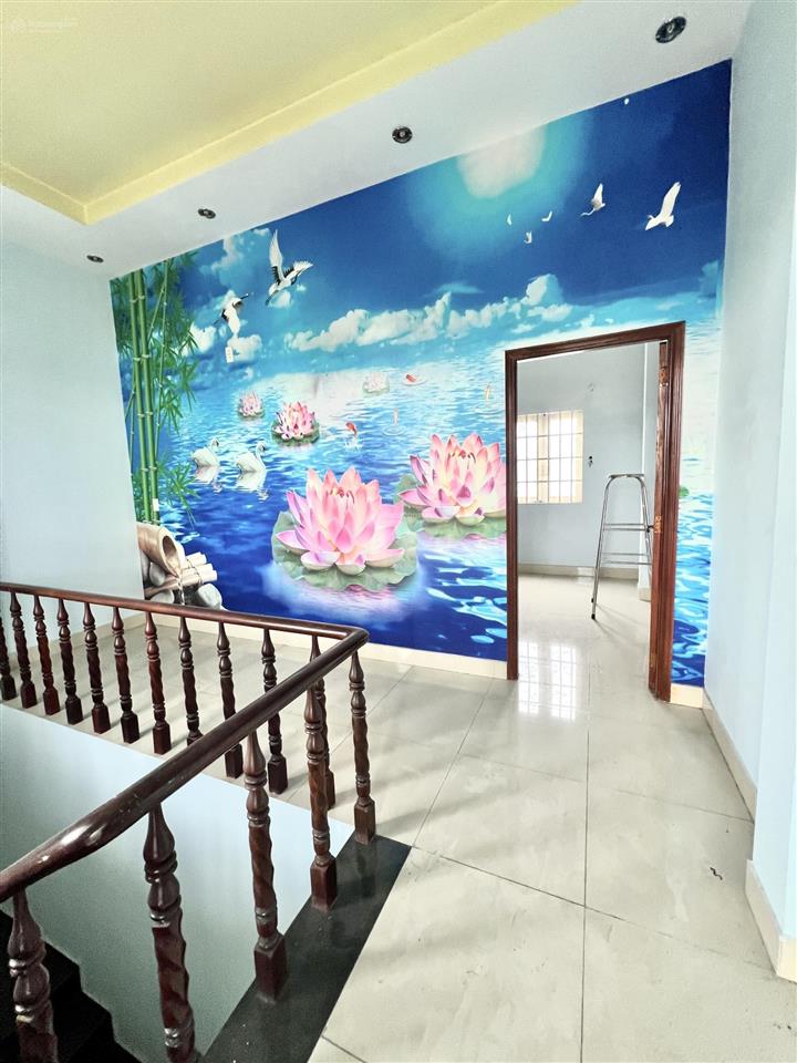 Nhà 3 tầng 3pn ngay chung cư ricca 90m2 xe hơi ngủ trong nhà bán gấp