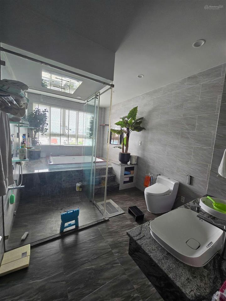 Bán nhà mặt tiền lê hồng phong. 5.5x12m. cn 60m2. hđt 80tr. giá 15 tỷ