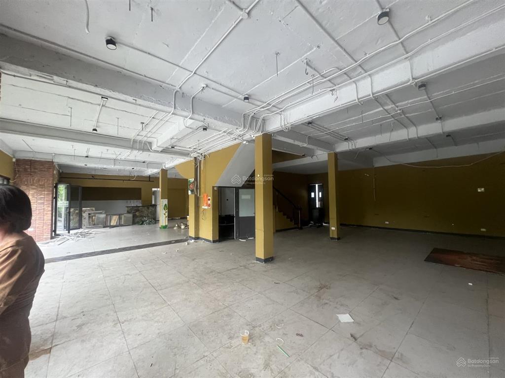 Cho thuê nhà mặt phố nguyễn trường tộ, diện tích 100m2 x 5 tầng, mặt tiền 5m, làm nhà hàng cũng đc