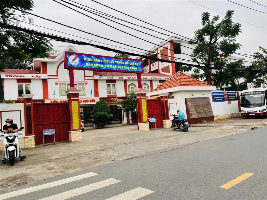 Mặt tiền hồ bá phấn  đối diện trường ngô thời nhiệm  phước long a