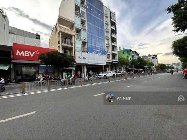 Rẻ nhất thị trường đường lạc long quân (15 x 20 nh 40m cn 520 m2 xd hầm 10 tầng, giá đầu tư