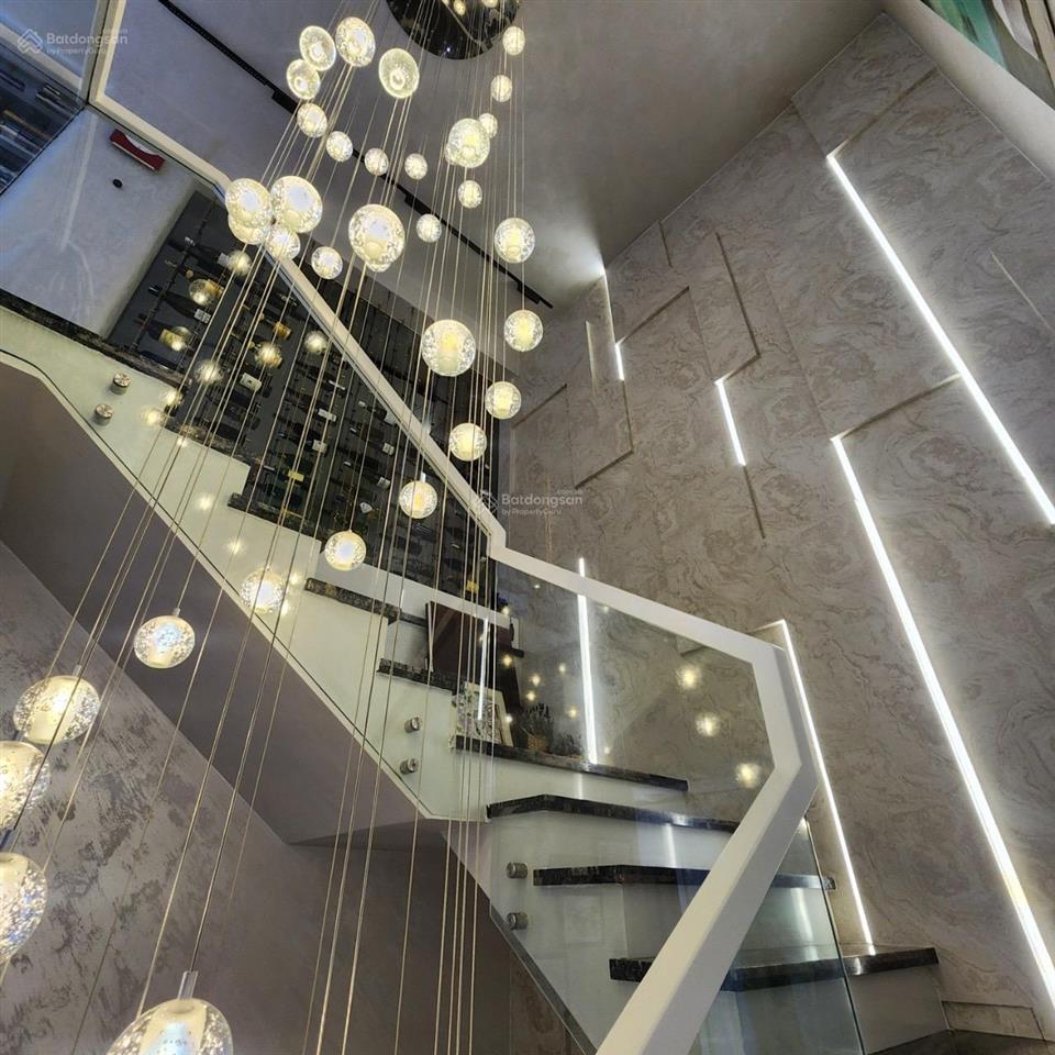 Bán tài sản ngộp mt hòa bình q. 11 (14 x 40m) cn 370m2, 2 tầng hđt 180tr/th, giá chỉ 43 tỷ
