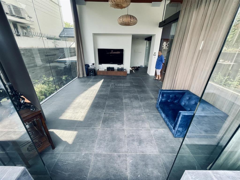 Siêu phẩm! bán biệt thự vip khu river mark  trần não, ngay trục chính dt 300m2 hồ bơi nhỉnh 1xx tỷ