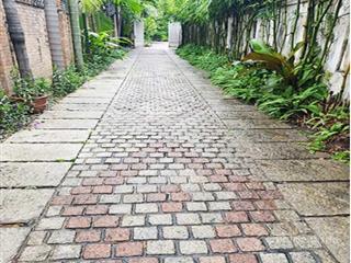 Bán biệt thự đường hai bà trưng, p.võ thị sáu, quận 3. (20x20m, 2 lầu) giá 105 tỷ. 0947 916 ***