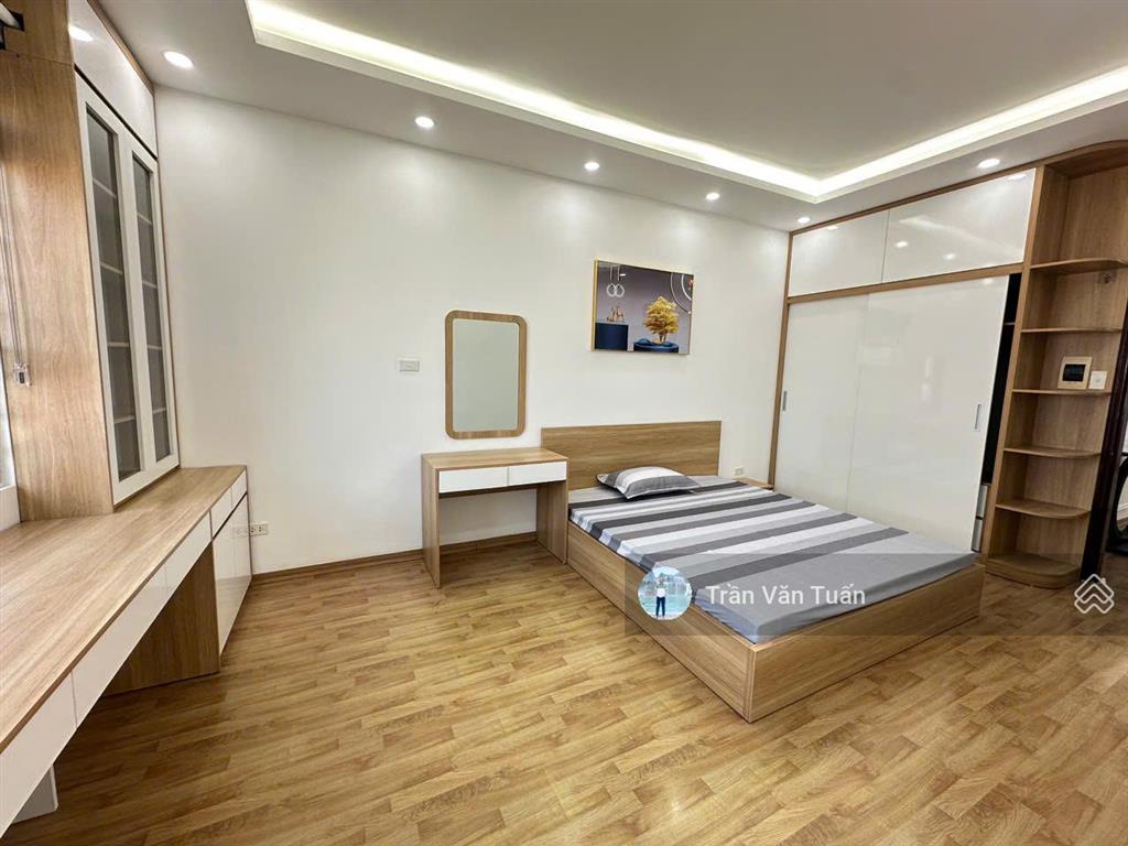 Chính chủ bán căn hộ chung cư 131m tòa 34t hoàng đạo thúy , 3pn + 2wc, full nội thất, giá 12.5 tỷ