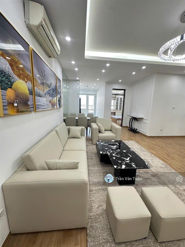 Chính chủ bán căn hộ chung cư 131m tòa 34t hoàng đạo thúy , 3pn + 2wc, full nội thất, giá 12.5 tỷ