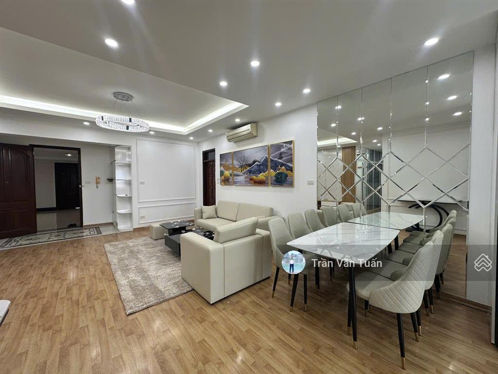 Chính chủ bán căn hộ chung cư 131m tòa 34t hoàng đạo thúy , 3pn + 2wc, full nội thất, giá 12.5 tỷ