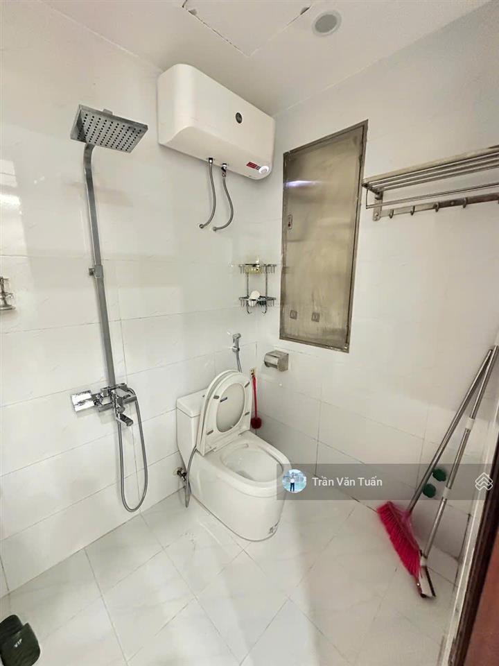 Chính chủ bán căn hộ chung cư 131m tòa 34t hoàng đạo thúy , 3pn + 2wc, full nội thất, giá 12.5 tỷ