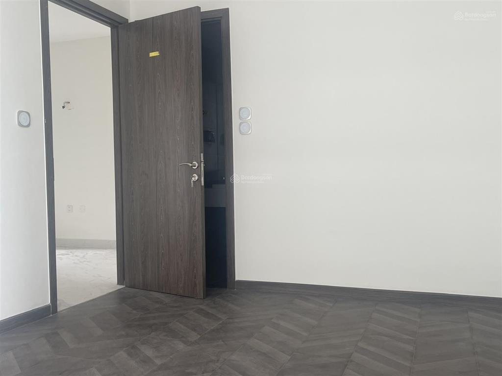 Bán căn 2pn2wc view công viên 36ha ngắm pháo hoa, dt73m2, giá 5.2 tỷ the beverly  vinhomes quận 9