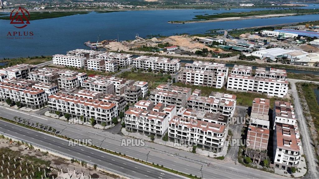 Lô góc shophouse gđ1 trục cảnh quan rộng 105m2. giá bán 32 triệu/m² đất.  0936 915 ***