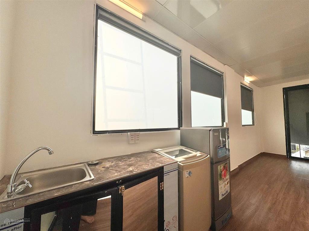 Studio siêu rộng hơn 40m2, có thang máy hầm xe đầy đủ tiện nghi, an ninh, hẻm lớn gần chợ bà chiểu