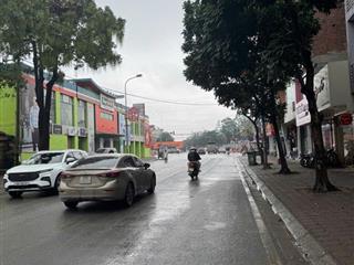 Em là cháu ruột của chủ nhà, đang cần bán mảnh đất lớn tại phường bồ đề, dt 958 m², mt 36m